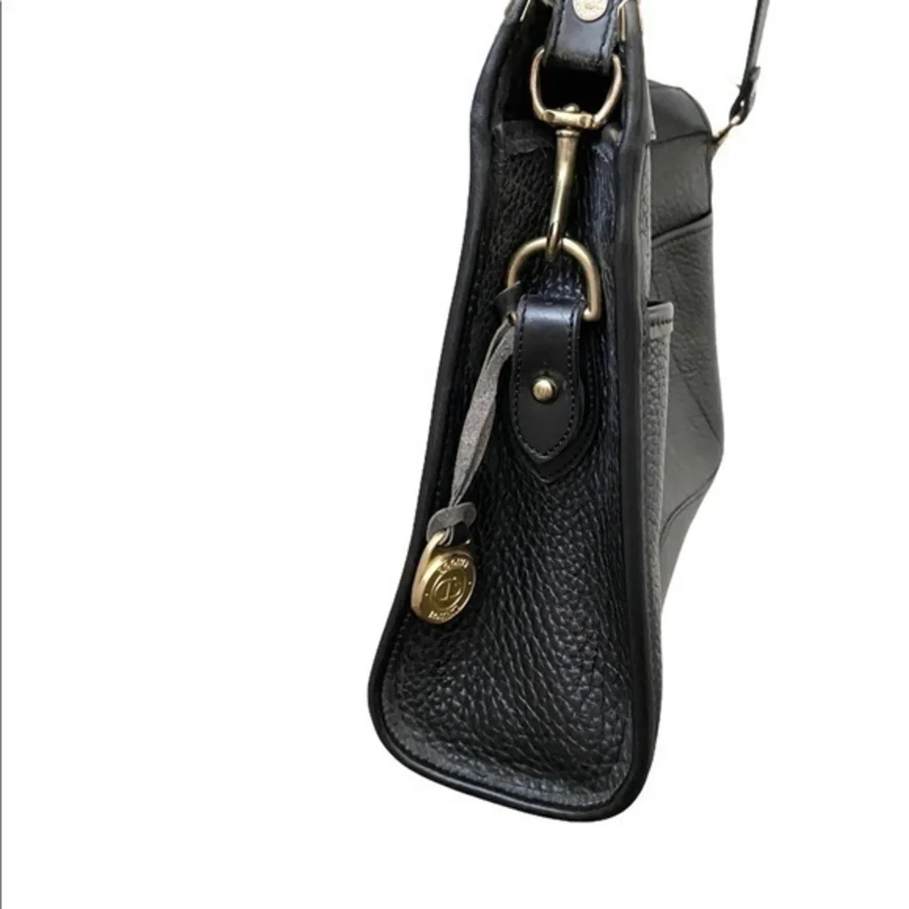 Dooney & Bourke Vintage 1980s Black Pebbled Leather‎ Shoulder Bag